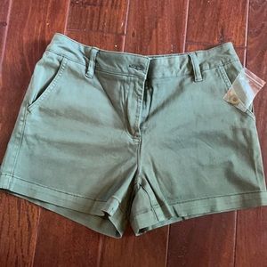 Land N’ Sea olive shorts